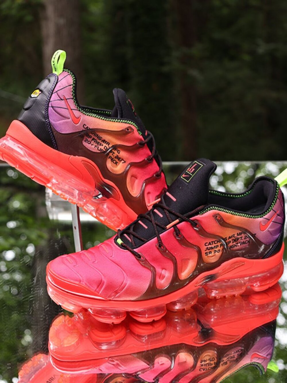 Nike Air Vapormax Plus Laser Crimson - Picture 2 of 15